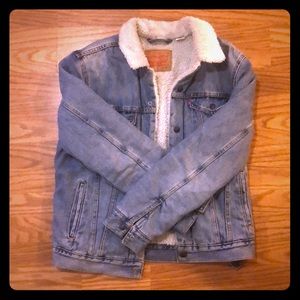 Levi’s denim jacket size medium